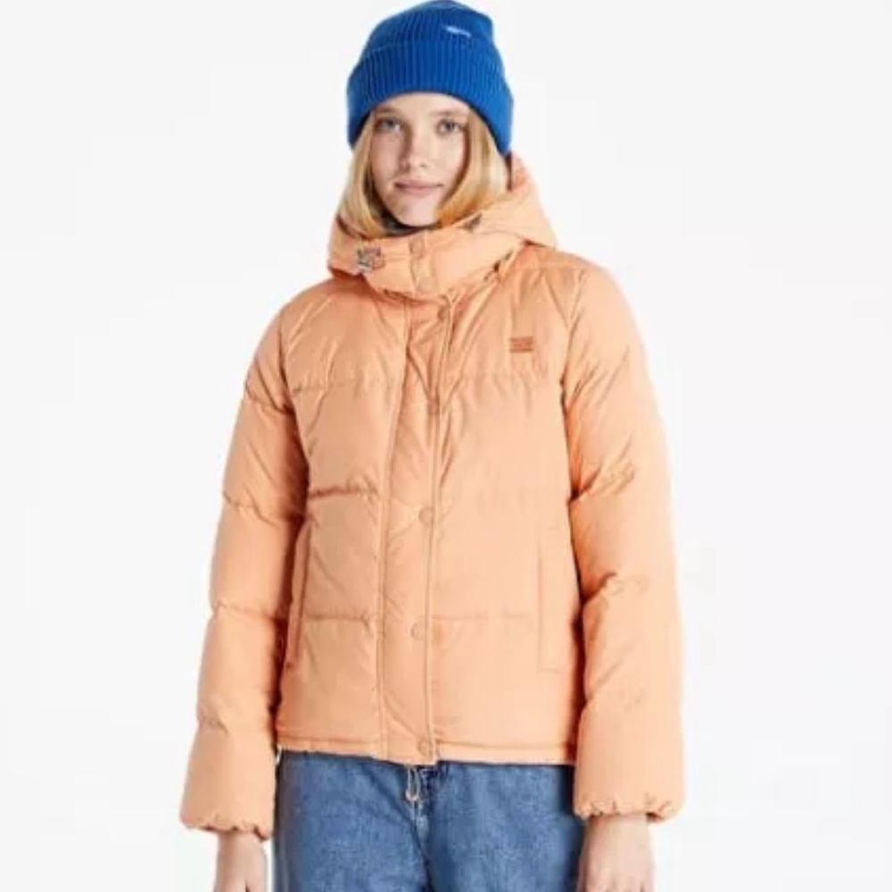NWT Women’s Levi’s Quinn Hooded puffer down crop insulated Jacket in peach color
